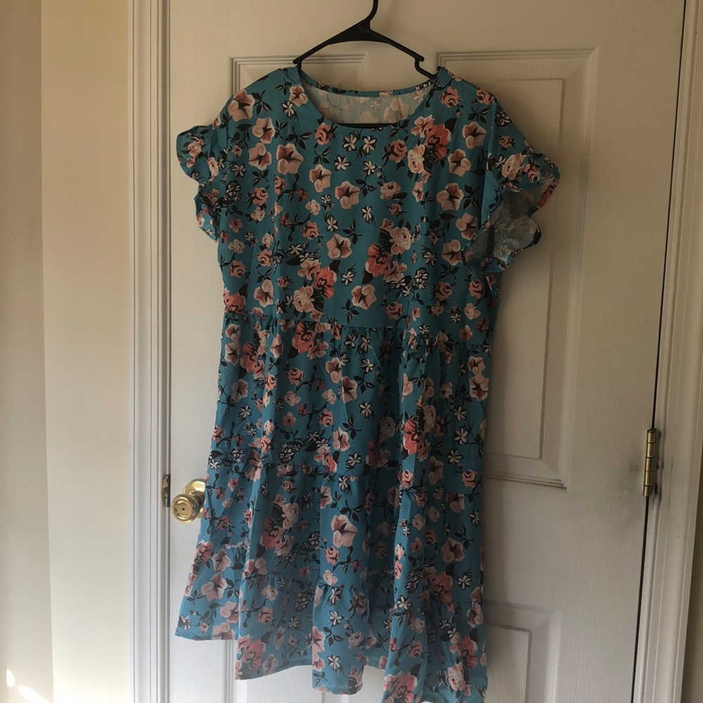Tiered Ruffle Sleeve Dress; size Large; NWT